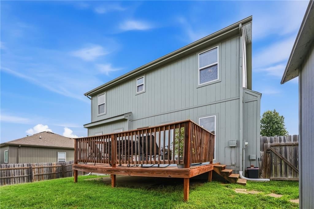 16912 Summit Drive — photo 36
