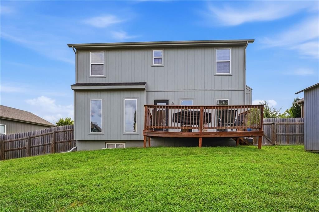 16912 Summit Drive — photo 37