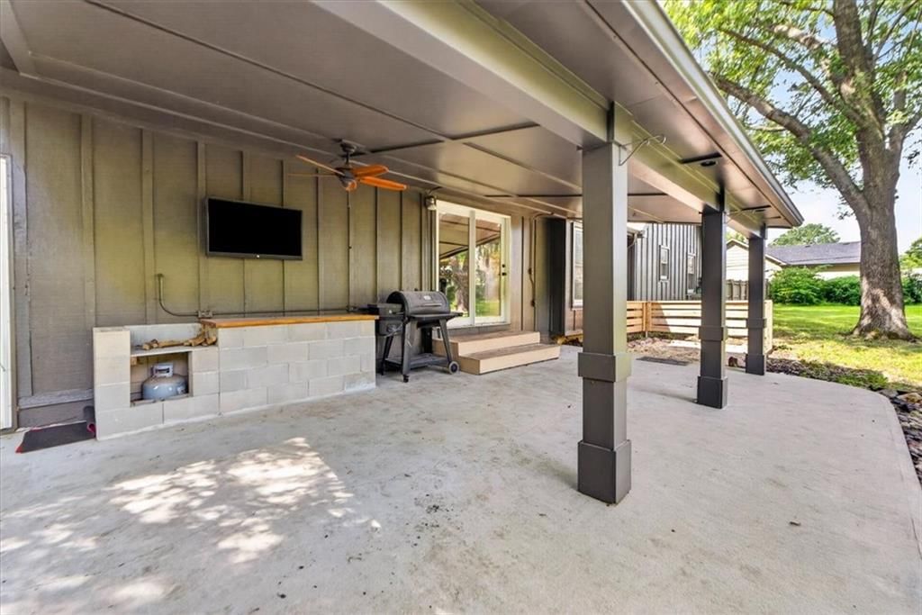 315 S Peculiar Drive — photo 43