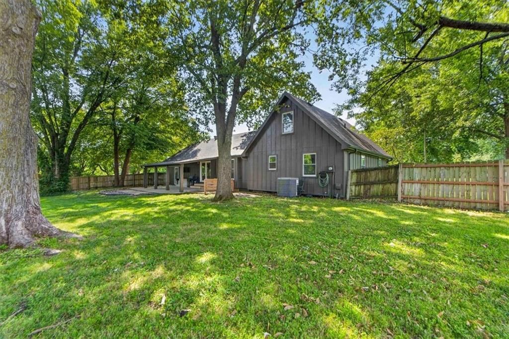 315 S Peculiar Drive — photo 46