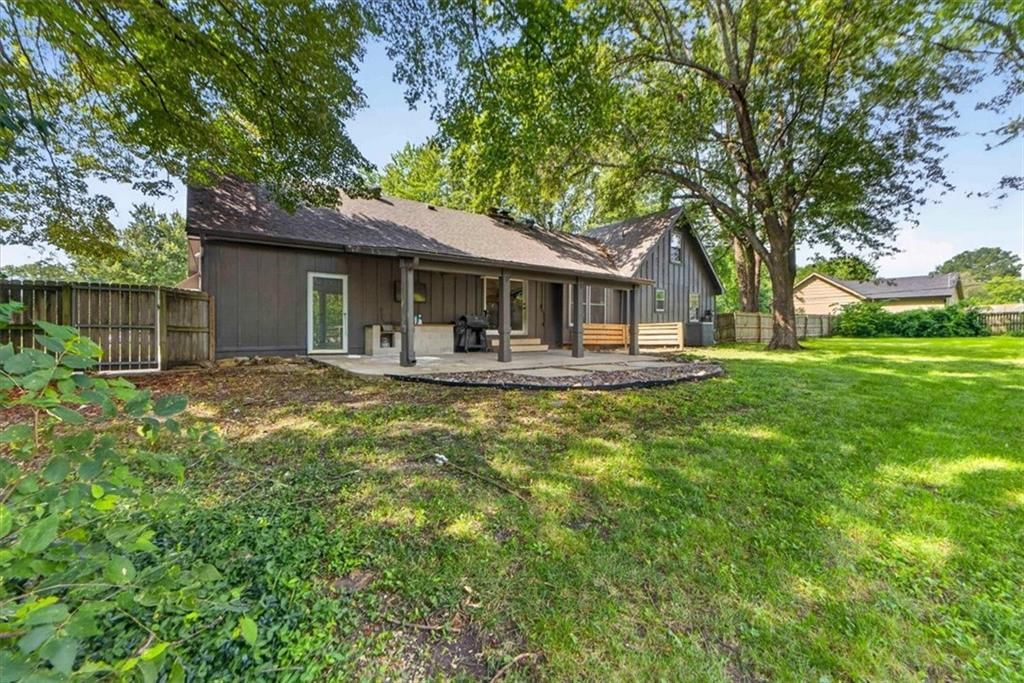 315 S Peculiar Drive — photo 47