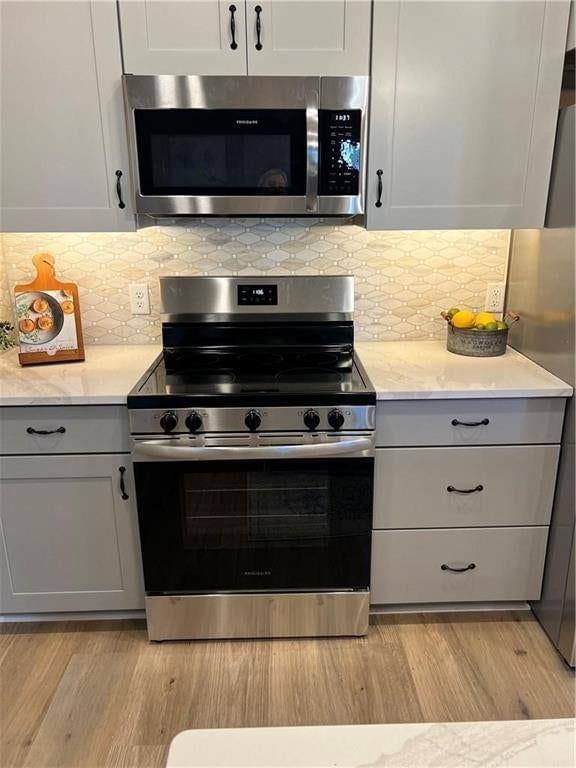 Gas range, kitchen backsplash and subway tile backsplash at 920 N 14th Street, Leavenworth, KS 66048