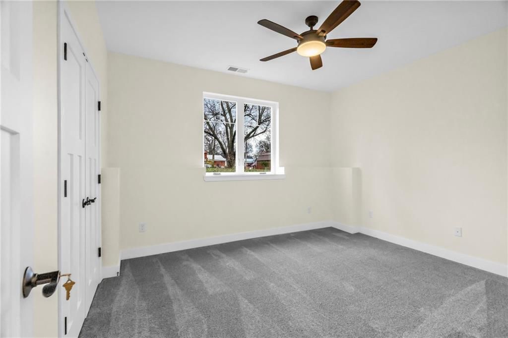 Photo 23 of 36 - 920 N 14th Street, Leavenworth, KS 66048