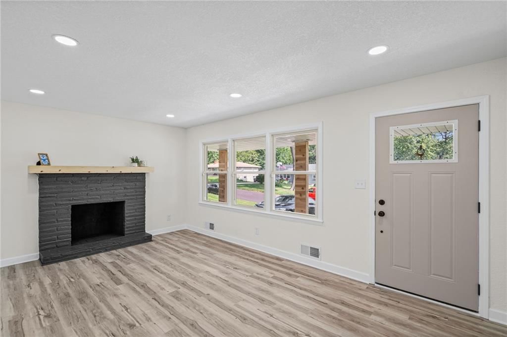 9909 E 77th Terrace — photo 4