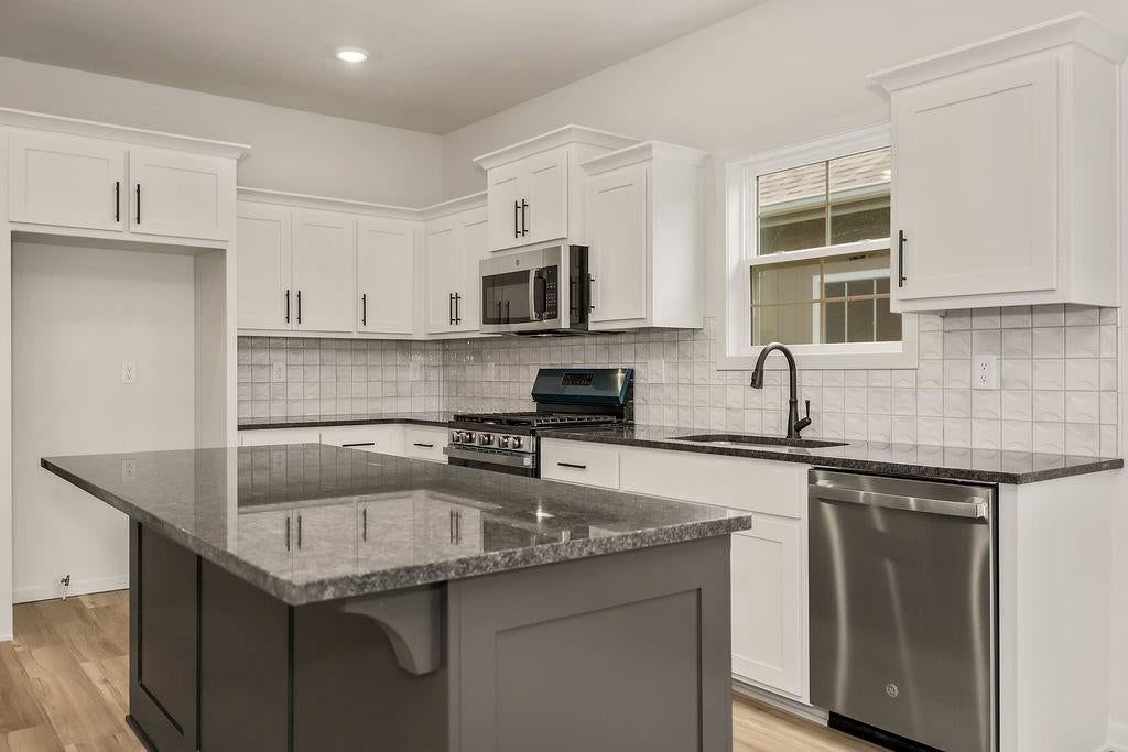 1600 Cottonwood Creek Avenue — photo 12