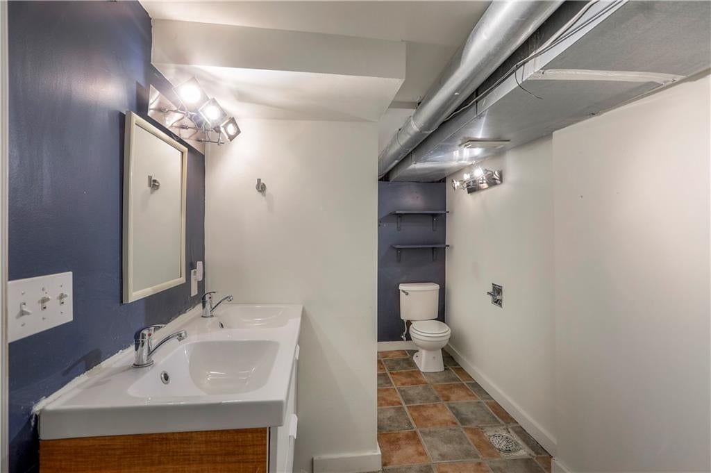 829 W 40 Street — photo 25