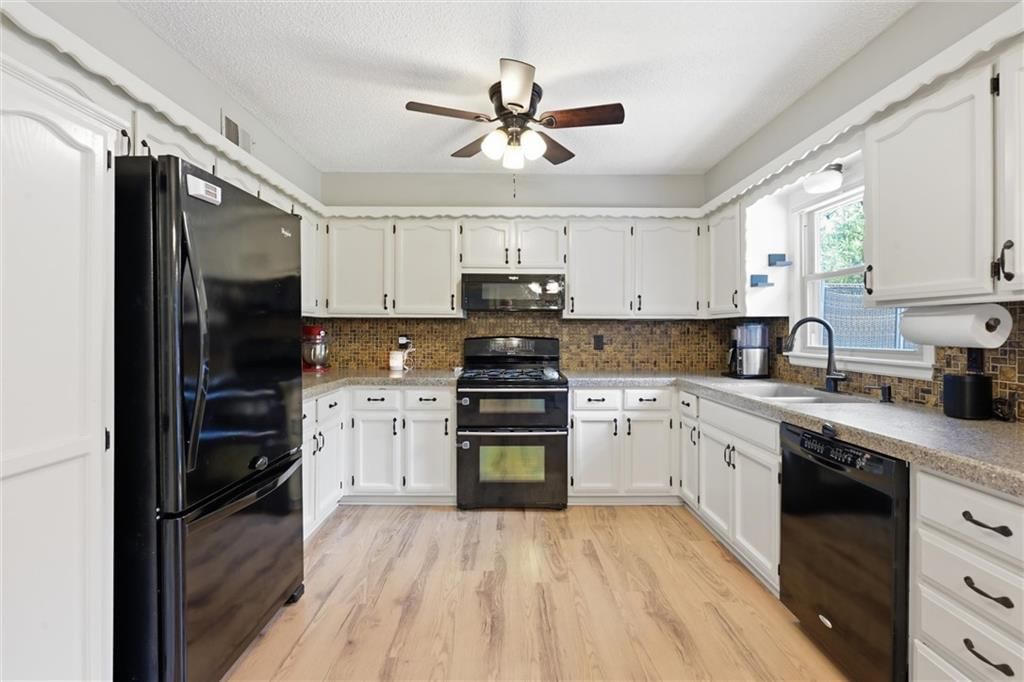 13511 S Locust Street — photo 8
