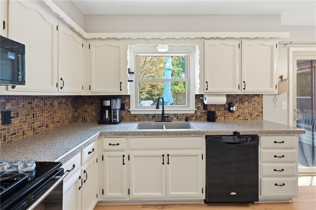 13511 S Locust Street — photo 9