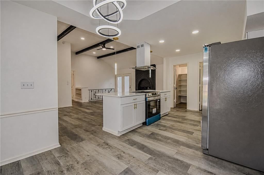 Statement lighting at 5210 S Mccoy Street, Independence, MO 64055