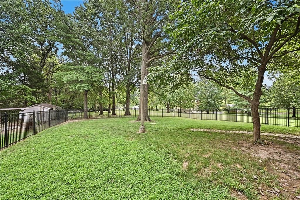 4811 Lees Summit Road — photo 40