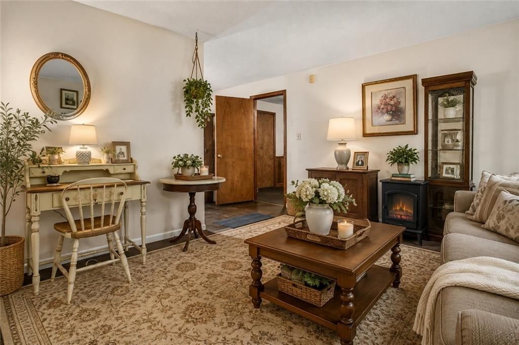 1304 N Indian Lane, Independence, MO: listing photo 2
