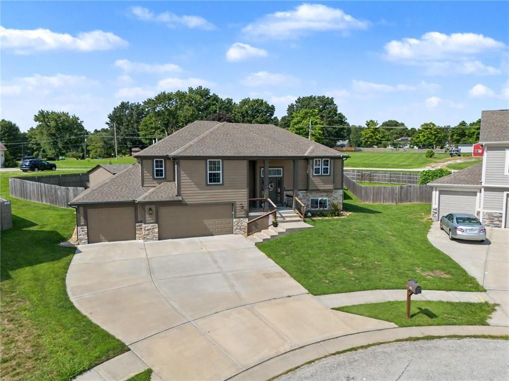 1401 NE 182nd Street, Smithville, MO