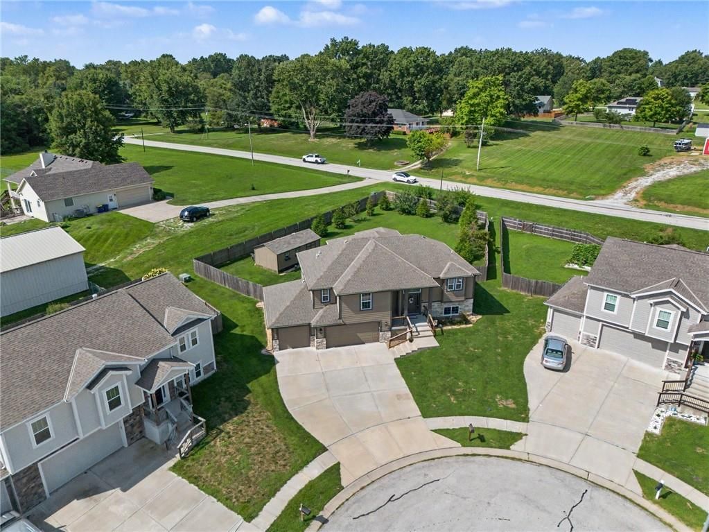1401 NE 182nd Street, Smithville, MO: listing photo 2