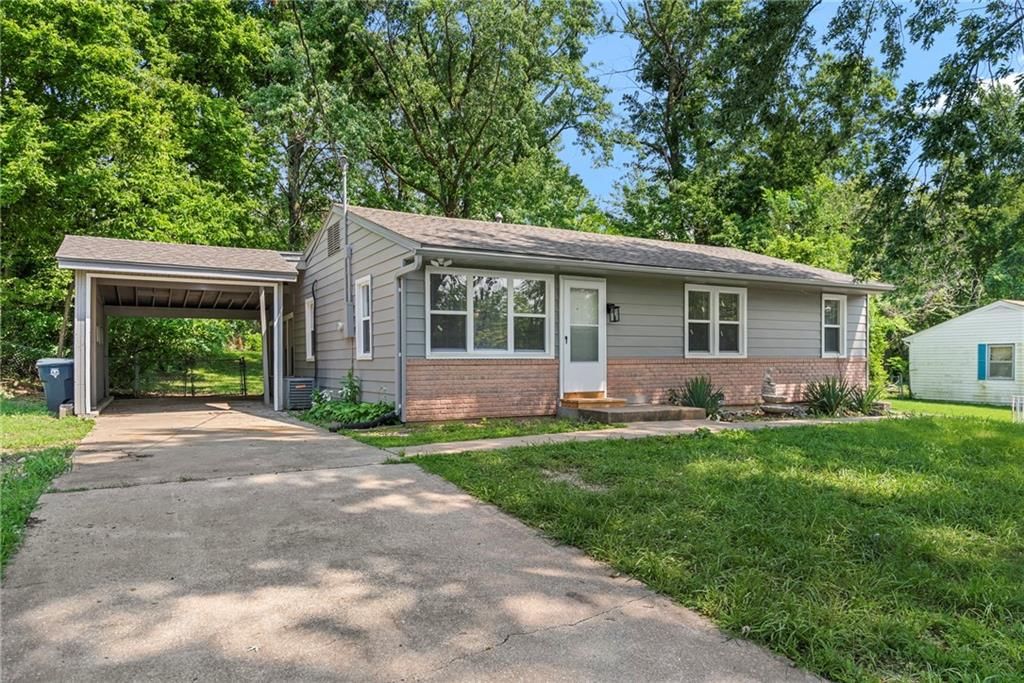 4209 Arlington Avenue, Kansas City, MO: listing photo 2