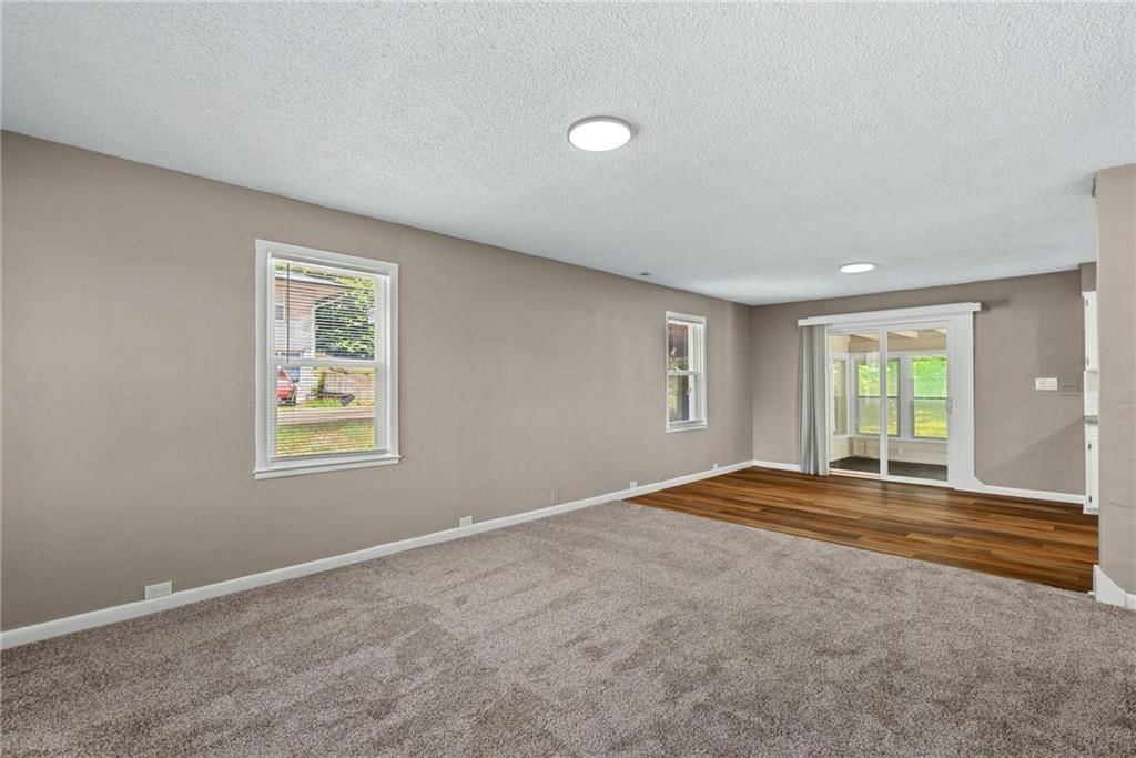 Photo 6 of 31 - 4209 Arlington Avenue, Kansas City, MO 64133