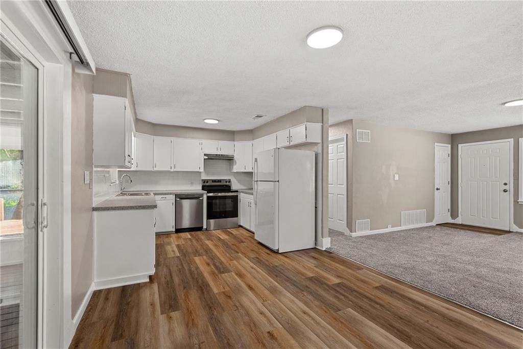 Photo 8 of 31, 4209 Arlington Avenue, Kansas City, MO 64133