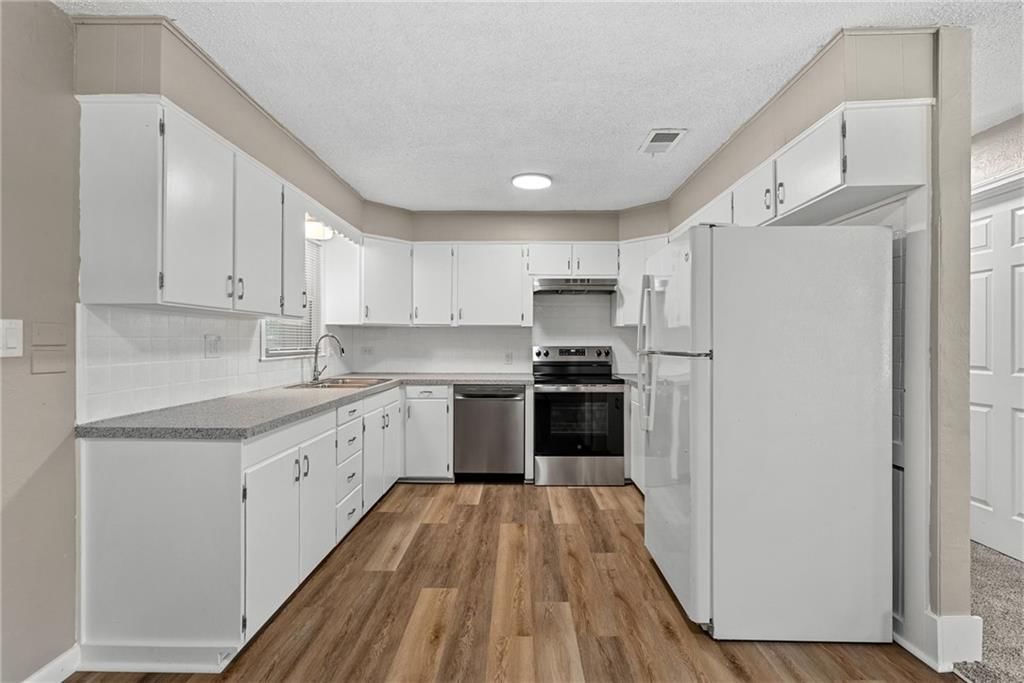 Photo 9 of 31, 4209 Arlington Avenue, Kansas City, MO 64133