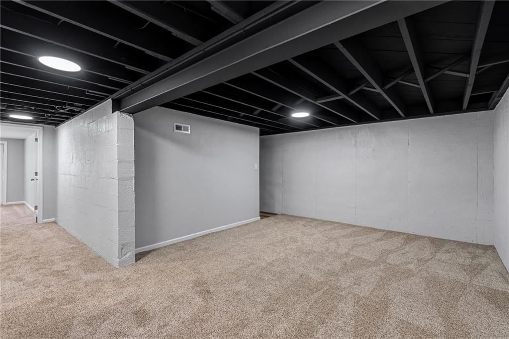 Photo 19 of 31 - 4209 Arlington Avenue, Kansas City, MO 64133