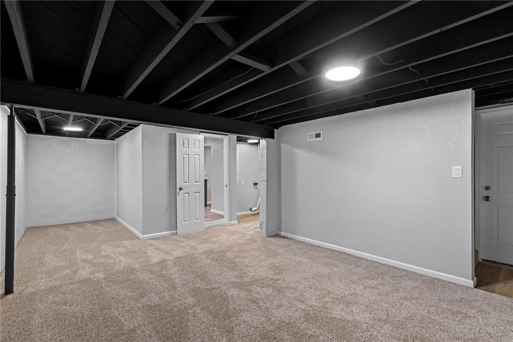 Photo 20 of 31 - 4209 Arlington Avenue, Kansas City, MO 64133