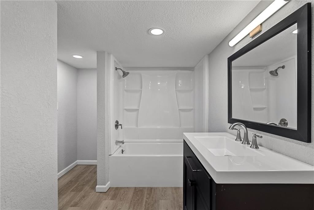 Photo 24 of 31 - 4209 Arlington Avenue, Kansas City, MO 64133