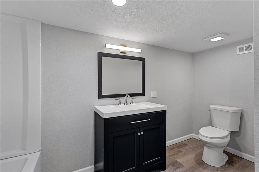 Photo 25 of 31 - 4209 Arlington Avenue, Kansas City, MO 64133