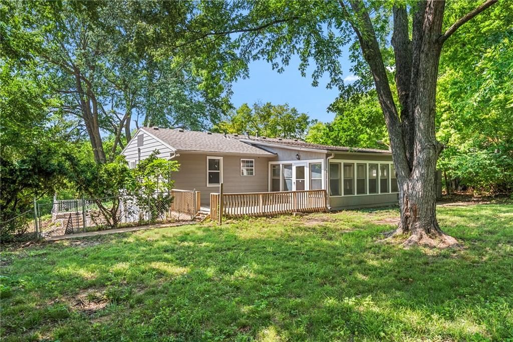 Photo 29 of 31 - 4209 Arlington Avenue, Kansas City, MO 64133