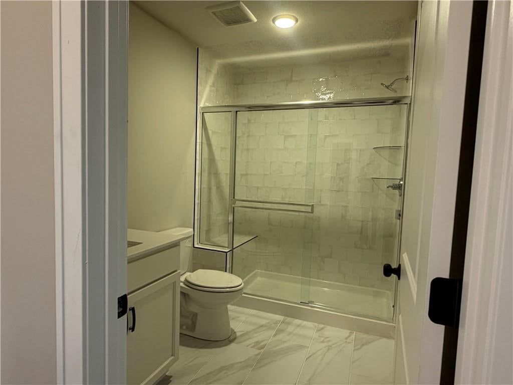 Photo 8 of 26, 830 Reed Drive, Raymore, MO 64083