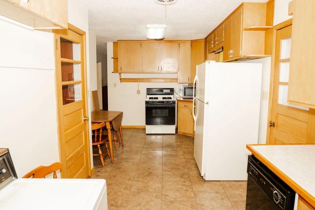 300 Huston Avenue — photo 7