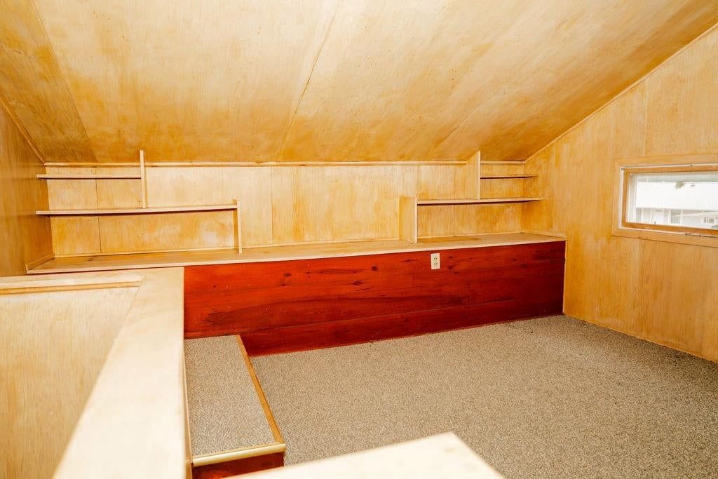 300 Huston Avenue — photo 11