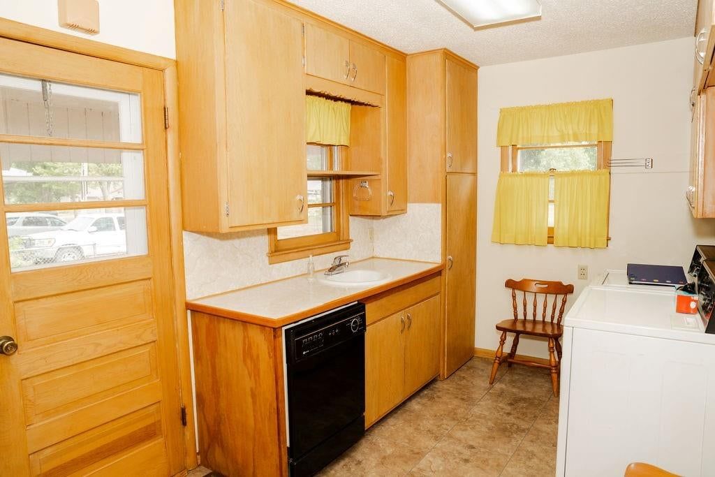 300 Huston Avenue — photo 14