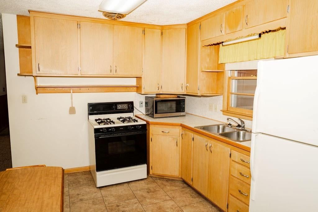 300 Huston Avenue — photo 17