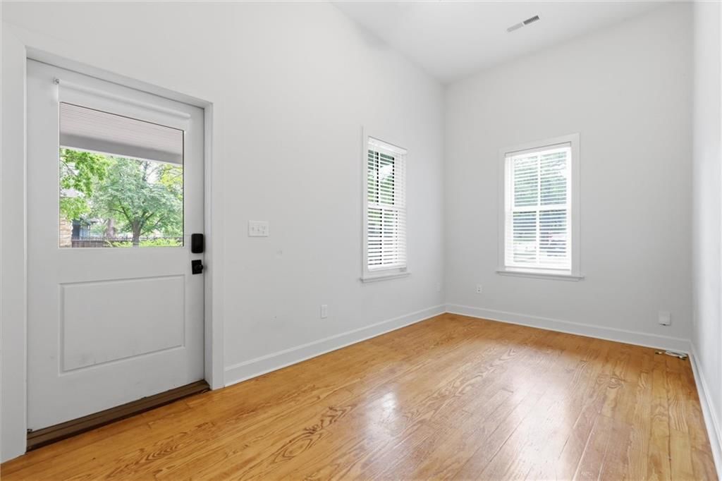 945-945 1/2 Kentucky Street — photo 26