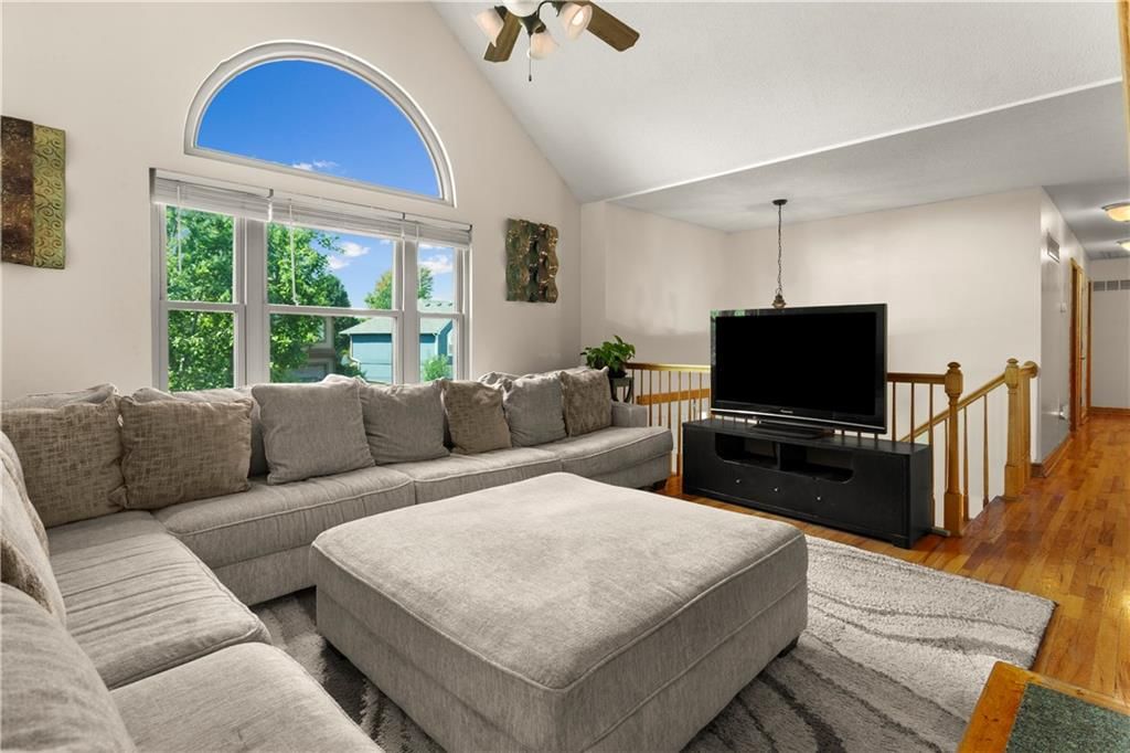 Photo 6 of 37 - 8530 NE 109th Terrace, Kansas City, MO 64157