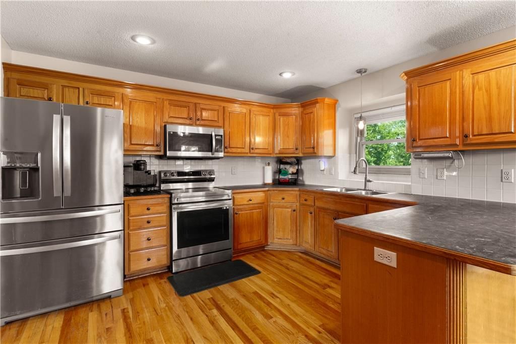 Photo 9 of 37 - 8530 NE 109th Terrace, Kansas City, MO 64157