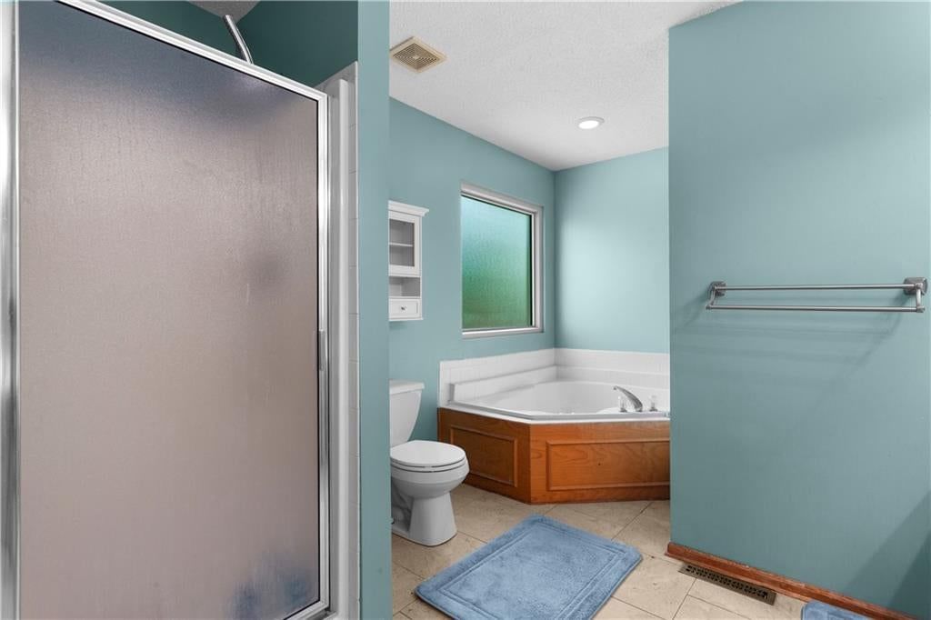 Photo 16 of 37 - 8530 NE 109th Terrace, Kansas City, MO 64157