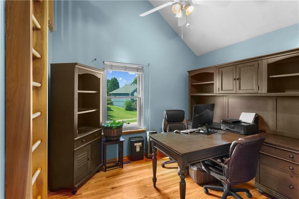 Photo 17 of 37 - 8530 NE 109th Terrace, Kansas City, MO 64157