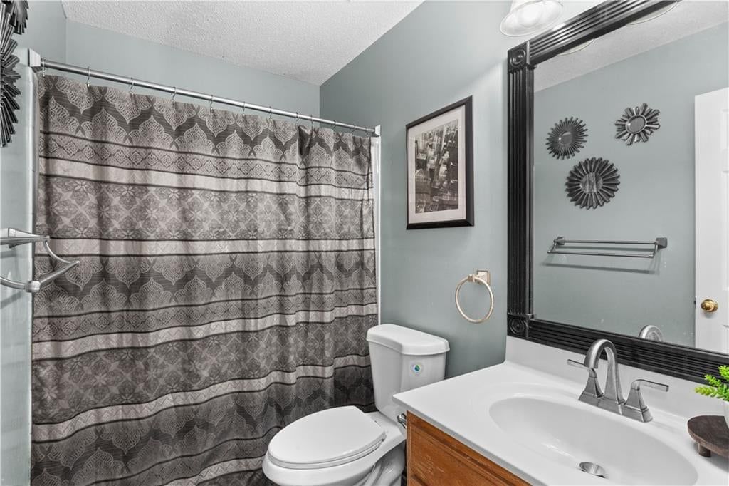 Photo 21 of 37 - 8530 NE 109th Terrace, Kansas City, MO 64157
