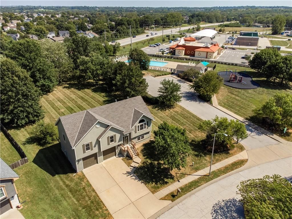 Photo 30 of 37 - 8530 NE 109th Terrace, Kansas City, MO 64157