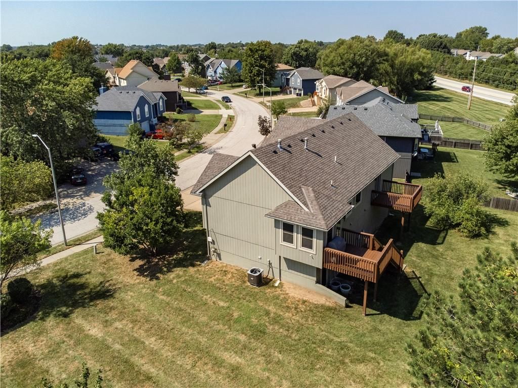 Photo 31 of 37 - 8530 NE 109th Terrace, Kansas City, MO 64157
