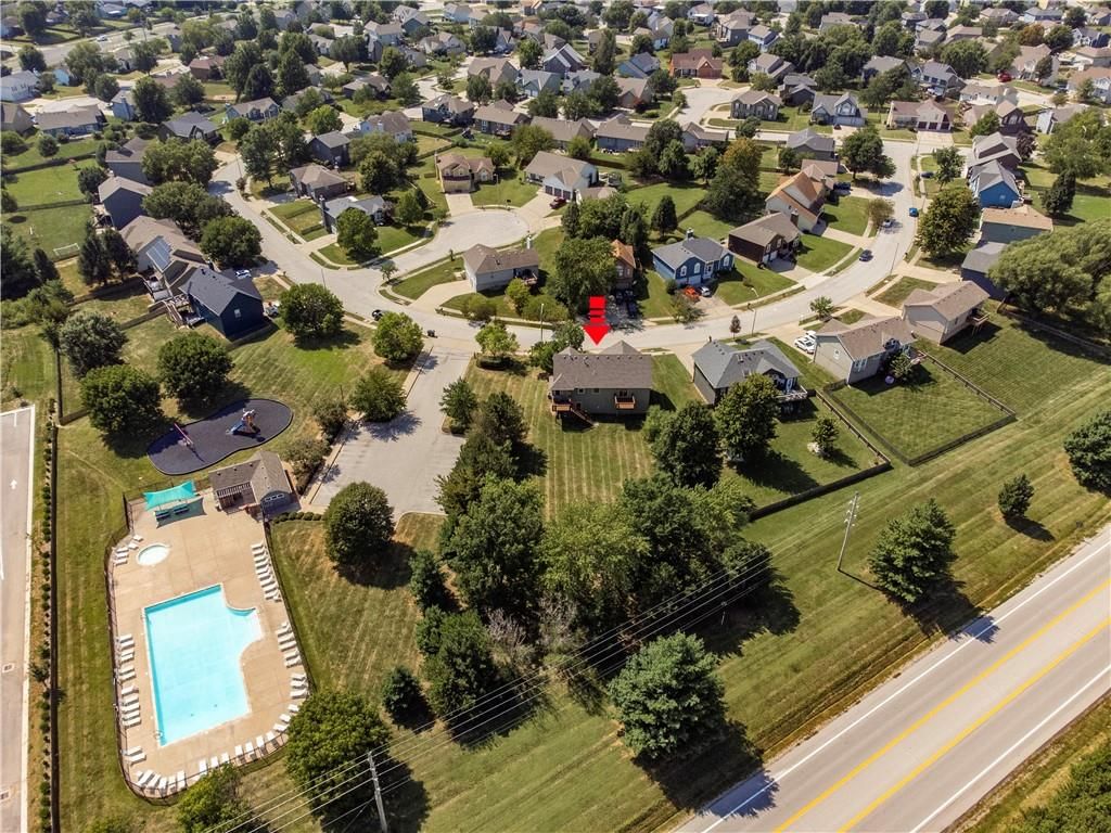 Photo 32 of 37 - 8530 NE 109th Terrace, Kansas City, MO 64157