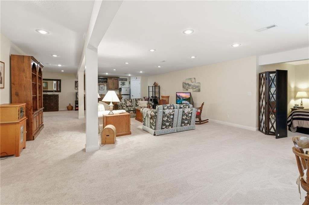 11287 S Chouteau Street — photo 46
