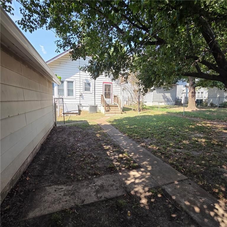 2612 Broadway Avenue — photo 5