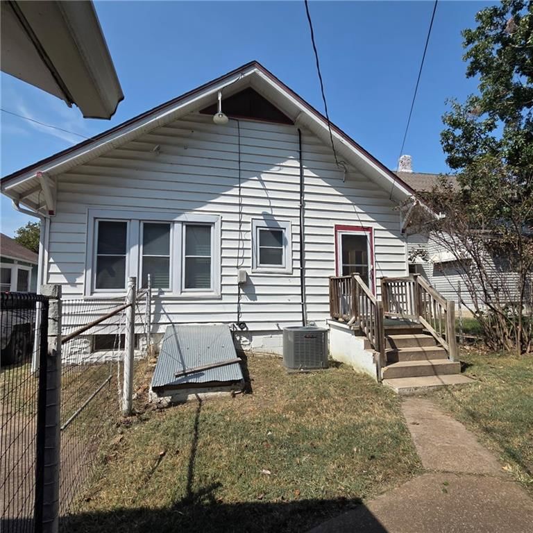 2612 Broadway Avenue — photo 6