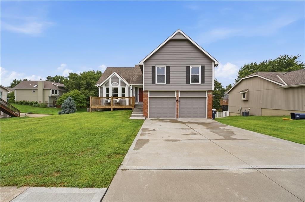 1309 NE Chowning Drive, Kansas City, MO: listing photo 2