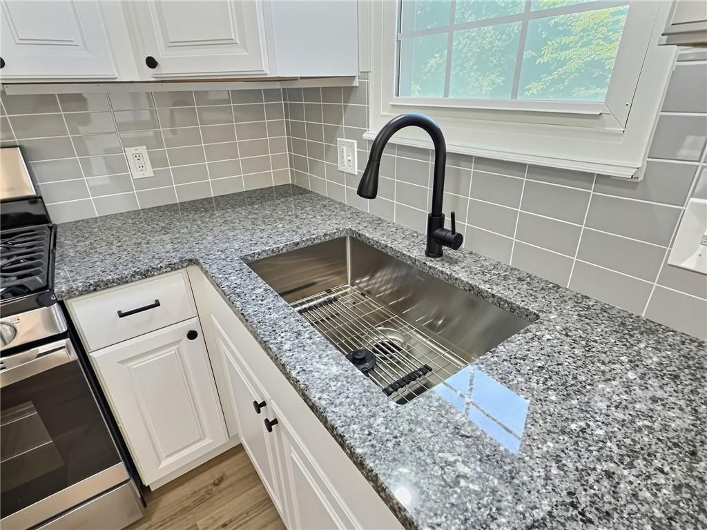 619 S 4th Street, Edwardsville, KS: listing photo 3