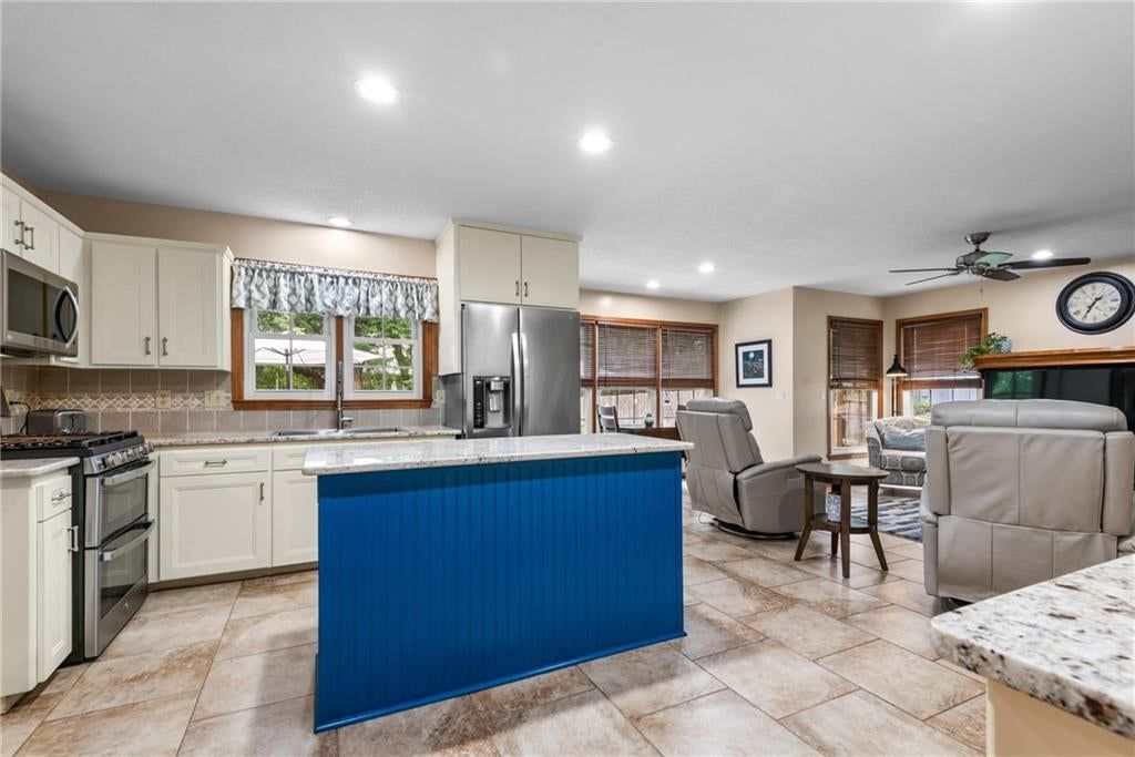 12110 S Acuff Lane — photo 10