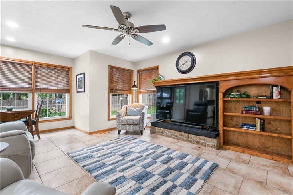 12110 S Acuff Lane — photo 17