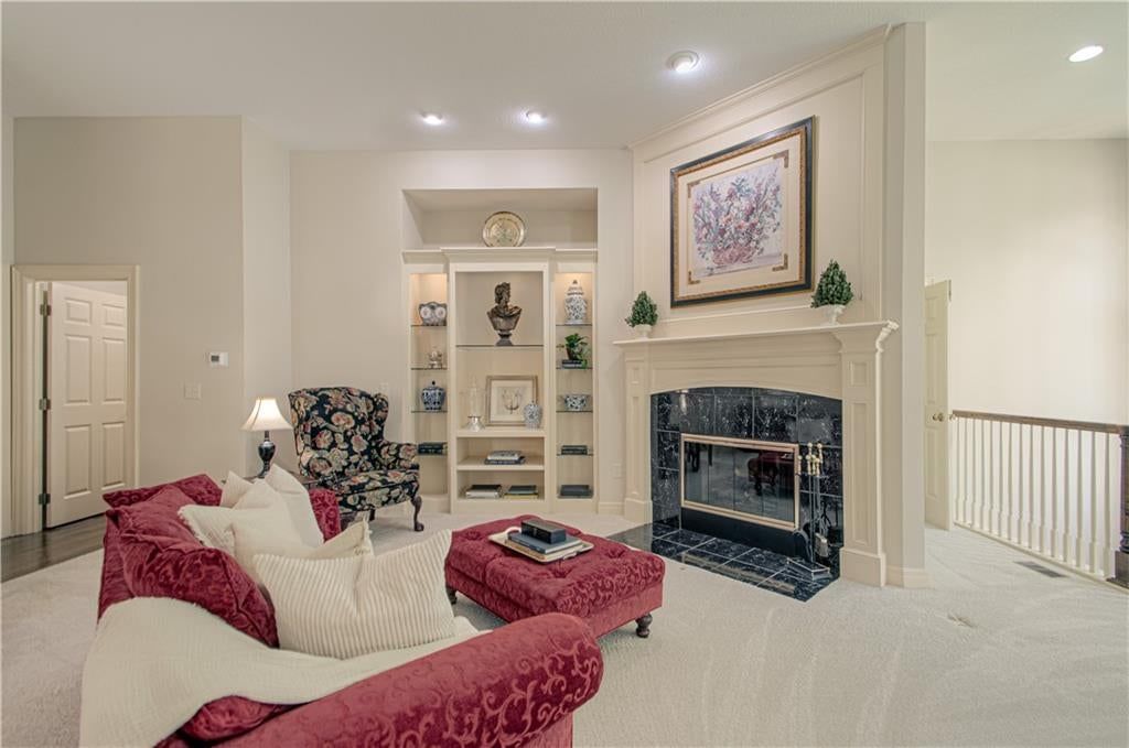 812 W 132nd Terrace — photo 9