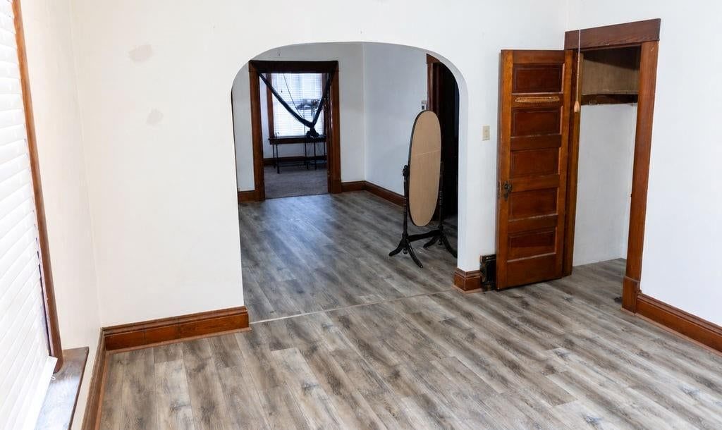 2402 Mitchell Avenue — photo 3