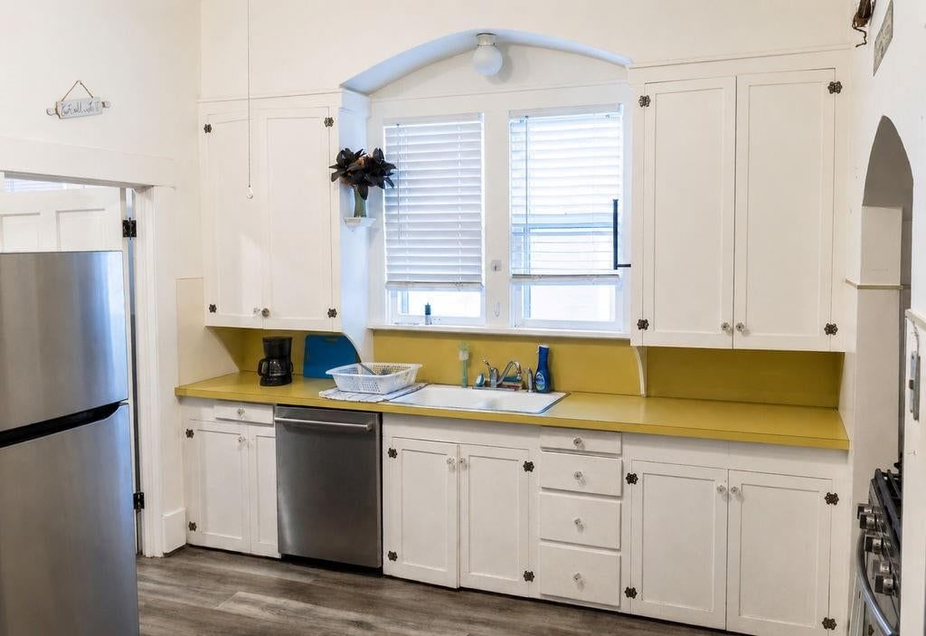 2402 Mitchell Avenue — photo 4